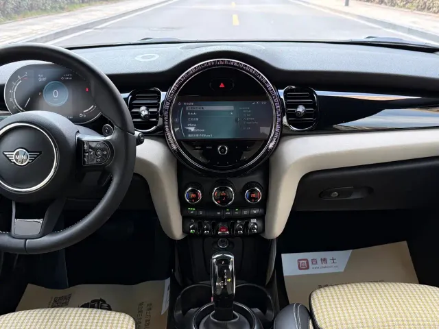 MINI Hatch — Фото автомобиля 17