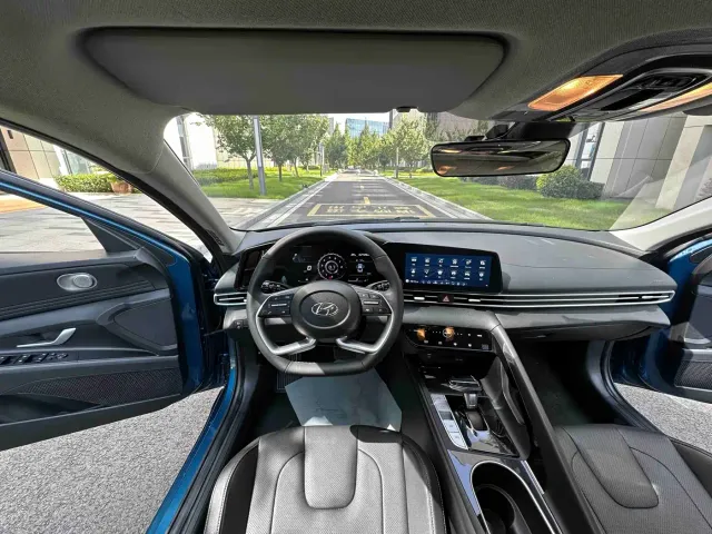 Hyundai Elantra — Фото автомобиля 26