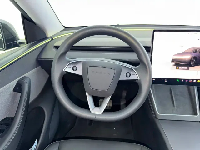 Tesla Model Y — Фото автомобиля 6
