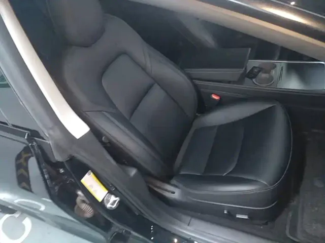 Tesla Model 3 — Фото автомобиля 24