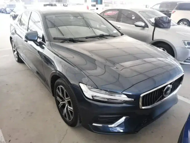 Volvo S60 — Фото автомобиля 3