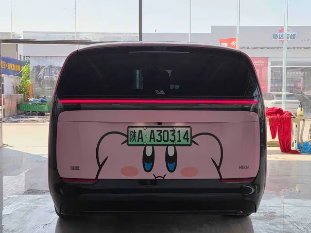 Li Auto MEGA — Фото автомобиля 5