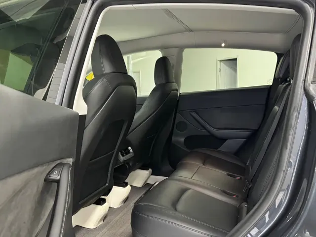Tesla Model Y — Фото автомобиля 6