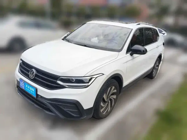 Фотография автомобиля — Volkswagen Tiguan L