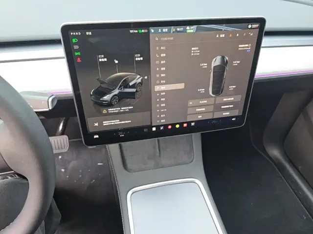 Tesla Model Y — Фото автомобиля 12