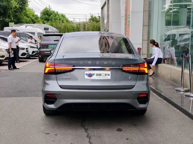 Roewe i5 — Фото автомобиля 5