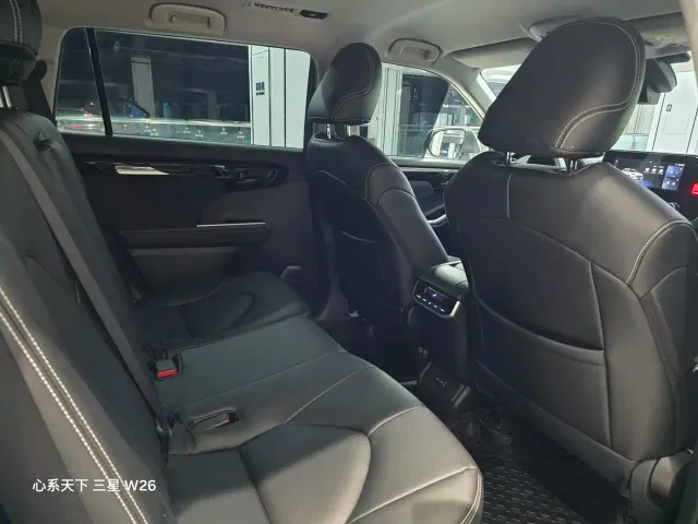 Toyota Highlander — Фото автомобиля 17