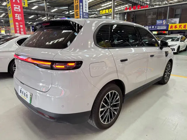 Leapmotor B10 — Фото автомобиля 6