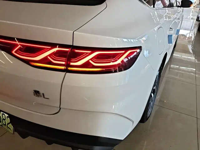 BYD Qin L — Фото автомобиля 7