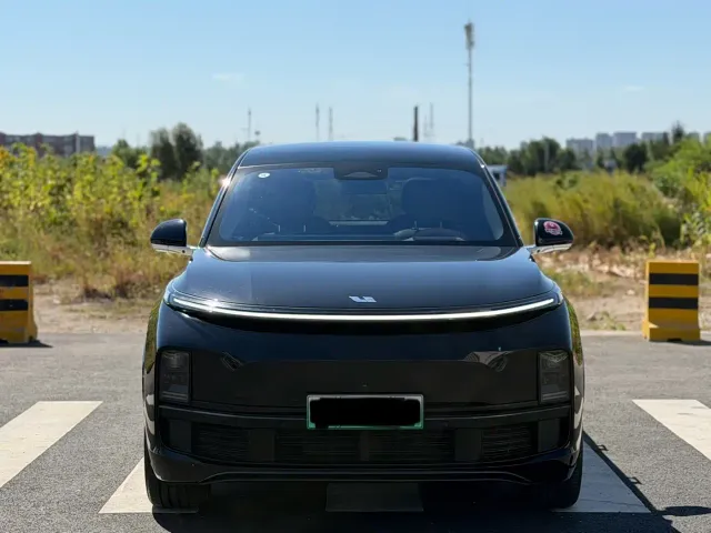 Li Auto L8 — Фото автомобиля 2