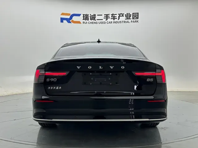 Volvo S90 — Фото автомобиля 6