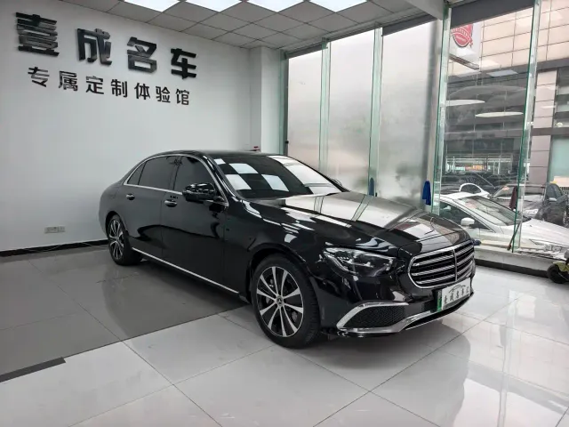 Mercedes-Benz E-Class — Фото автомобиля 3