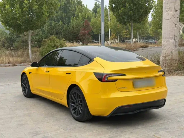 Tesla Model 3 — Фото автомобиля 8