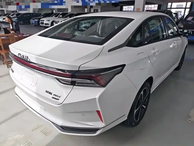Dongfeng Yixuan MAX — Фото автомобиля 6