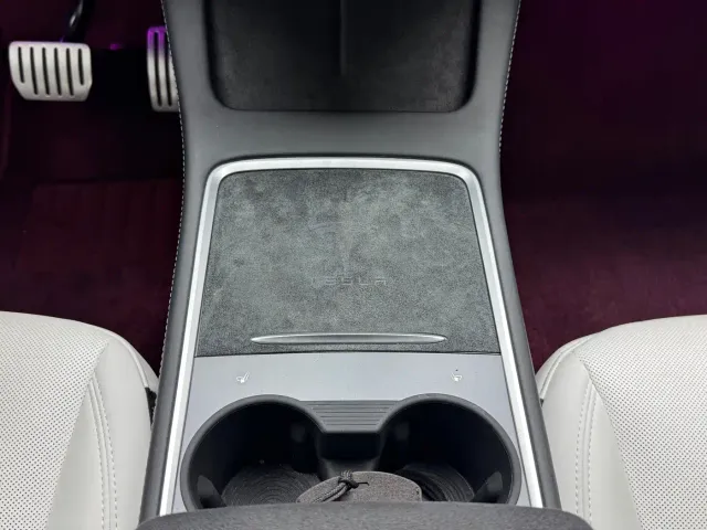 Tesla Model Y — Фото автомобиля 14