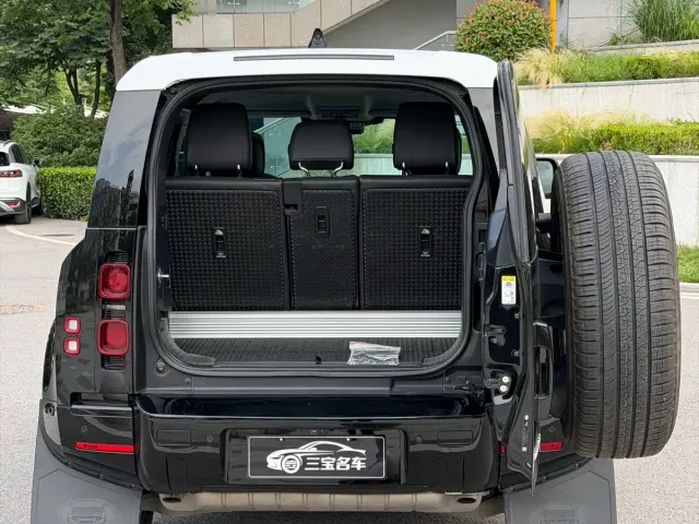Land Rover Defender — Фото автомобиля 21