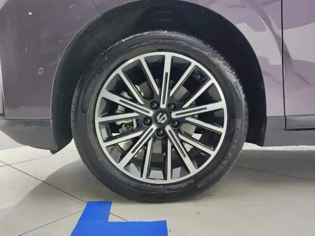 Leapmotor B10 — Фото автомобиля 6