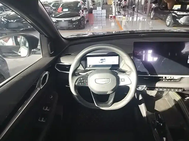 Geely Binyue — Фото автомобиля 10