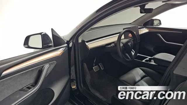 Tesla Model Y — Фото автомобиля 10