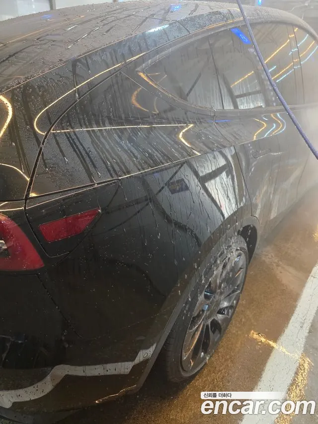 Tesla Model Y — Фото автомобиля 11