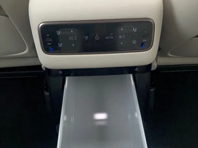 Li Auto MEGA — Фото автомобиля 13