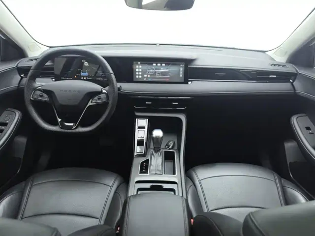 Roewe i5 — Фото автомобиля 12