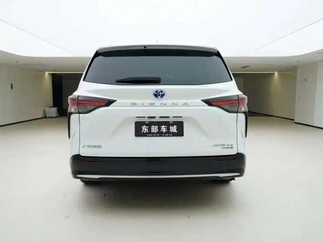 Toyota Sienna — Фото автомобиля 4