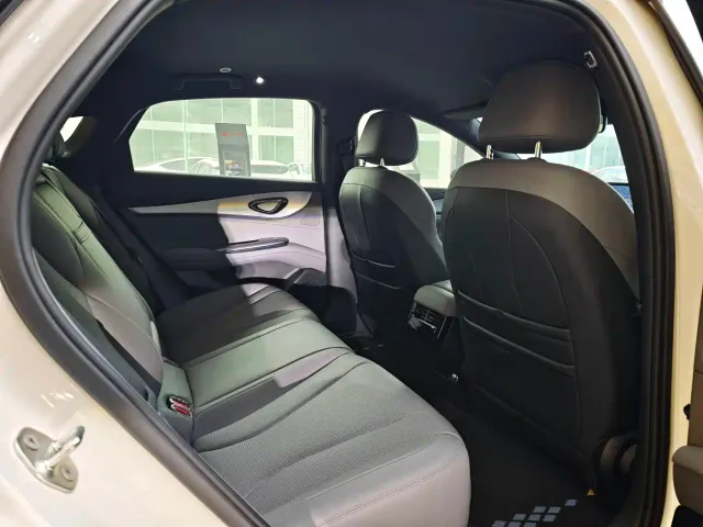 BYD Seal 07 DM-i — Фото автомобиля 5