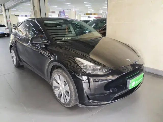 Tesla Model Y — Фото автомобиля 3