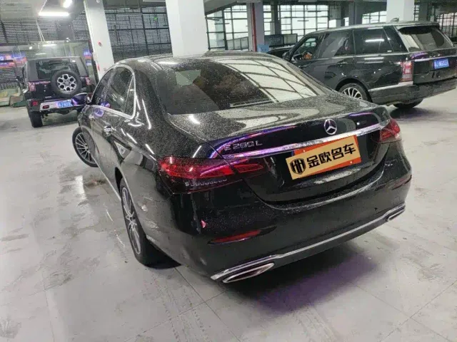 Mercedes-Benz E-Class — Фото автомобиля 5