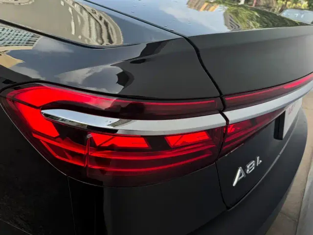 Audi A8 — Фото автомобиля 9