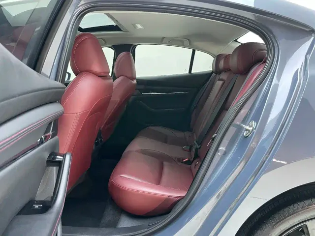 Mazda Axela — Фото автомобиля 22