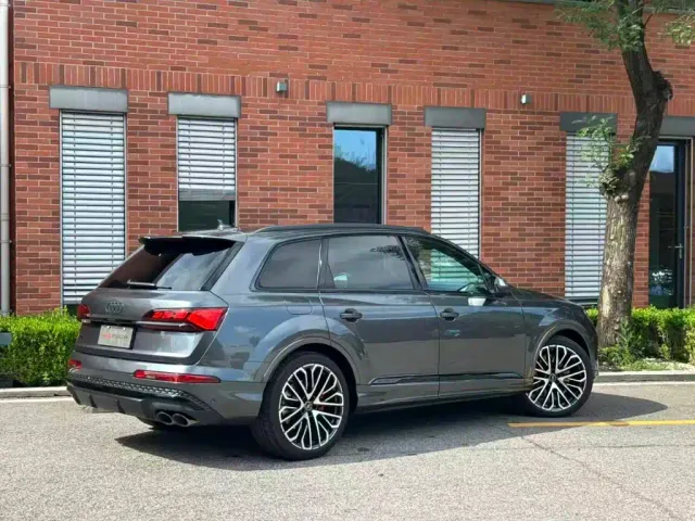 Audi SQ7 — Фото автомобиля 2