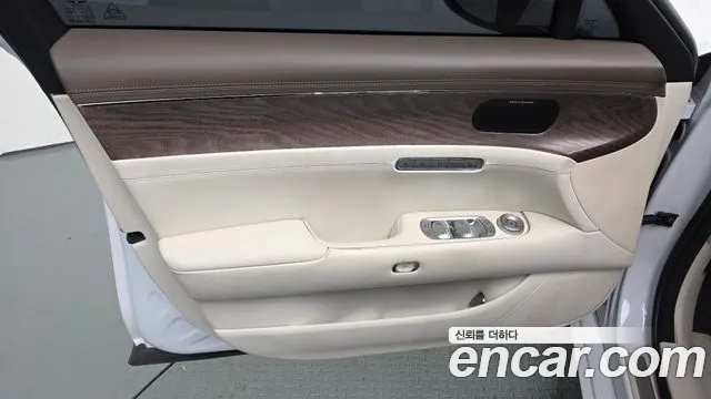 Genesis G90 Бензин 3.5 турбо AWD — Фото автомобиля 21