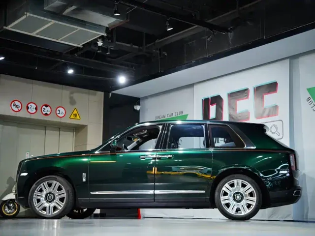 Rolls-Royce Cullinan — Фото автомобиля 10