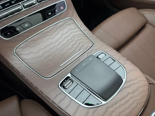 Mercedes-Benz E-Class — Фото автомобиля 12
