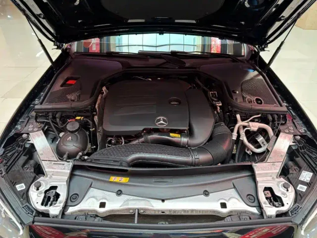 Mercedes-Benz E-Class — Фото автомобиля 12