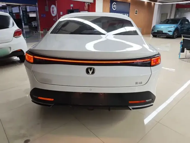 Changan Eado — Фото автомобиля 5