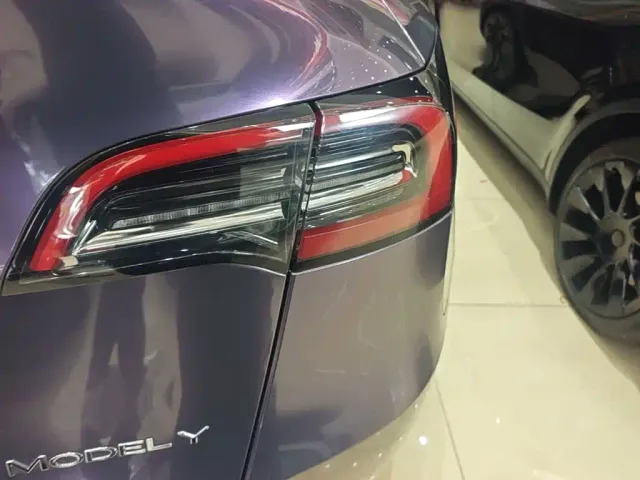 Tesla Model Y — Фото автомобиля 7
