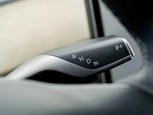 Tesla Model Y — Фото автомобиля 17