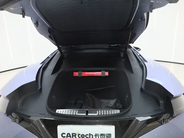 BYD Yangwang U9 — Фото автомобиля 13