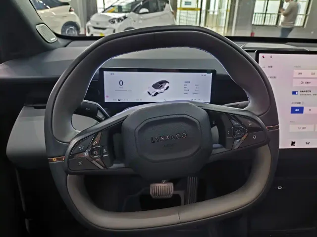 Lynk & Co Z20 — Фото автомобиля 5