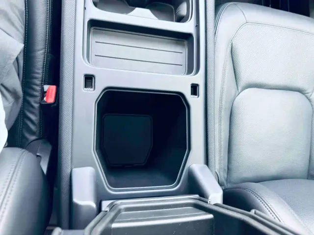 Land Rover Defender — Фото автомобиля 13