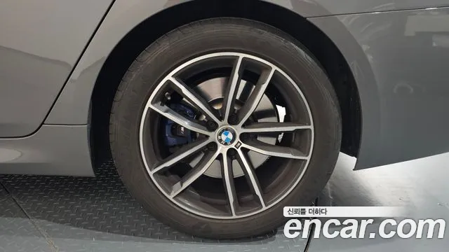 BMW 5-Series — Фото автомобиля 17