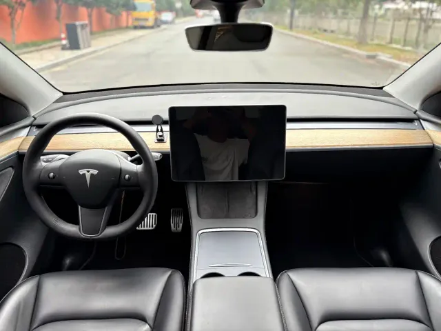 Tesla Model Y — Фото автомобиля 5