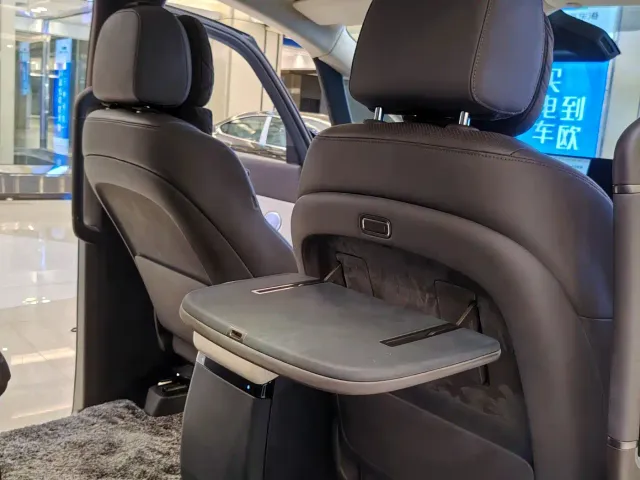 Li Auto MEGA — Фото автомобиля 19