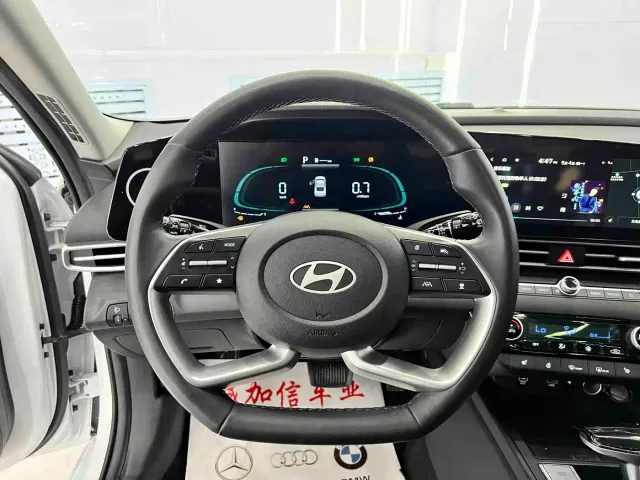 Hyundai Elantra — Фото автомобиля 10