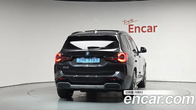 BMW iX3 — Фото автомобиля 4