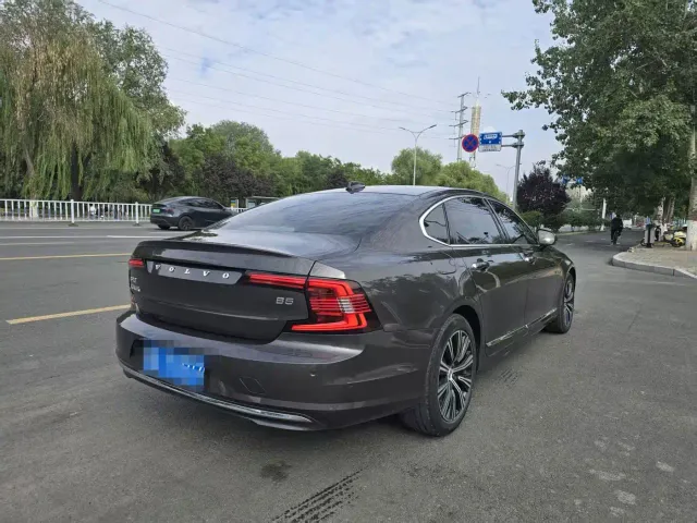 Volvo S90 — Фото автомобиля 6