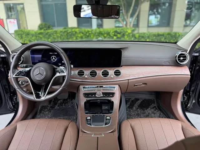Mercedes-Benz E-Class — Фото автомобиля 5